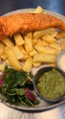 Fish and chips with mushy peas and tartar sauce